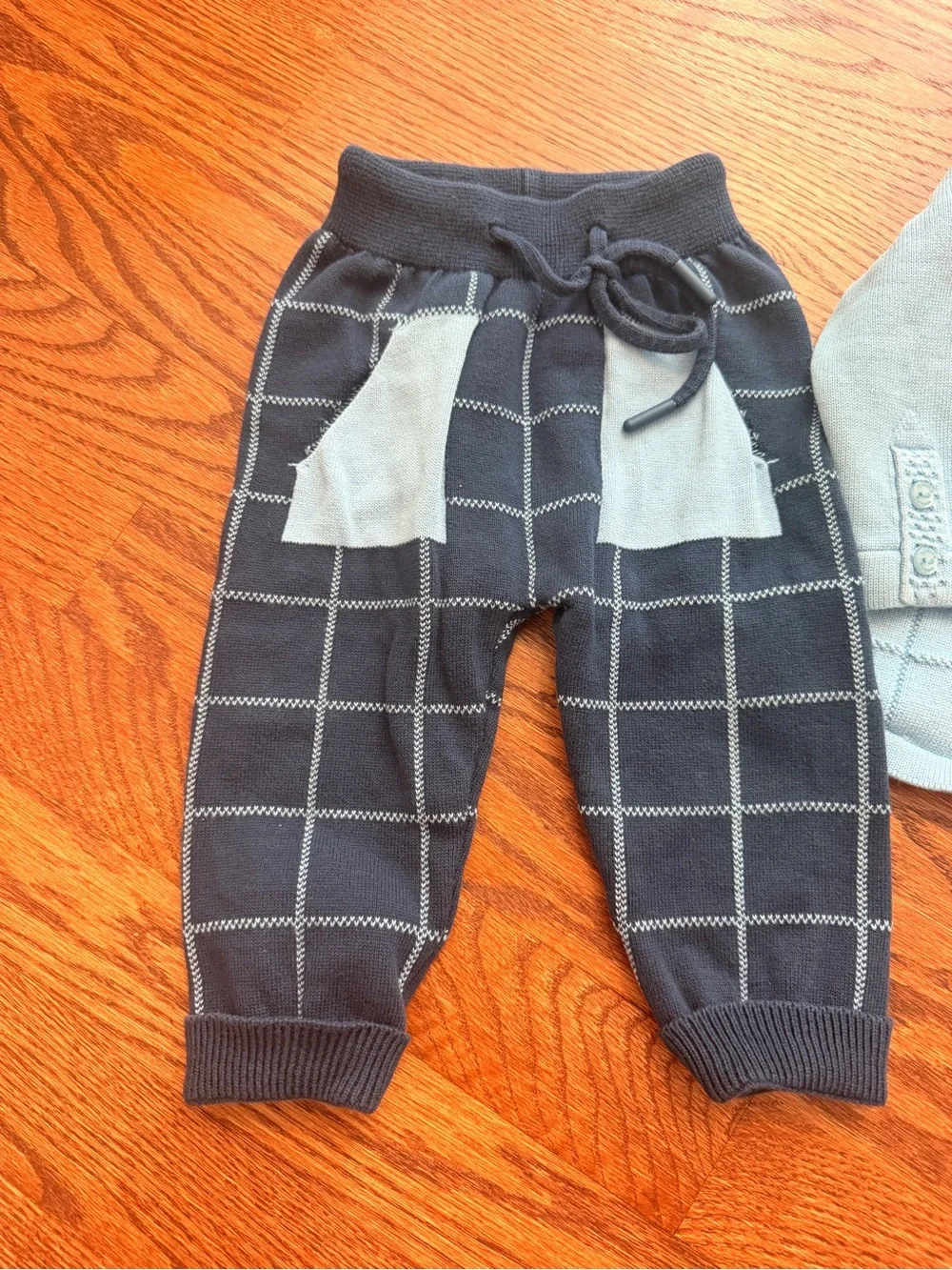 Lee King Matching Set, Button-Up Top and Knit Pants